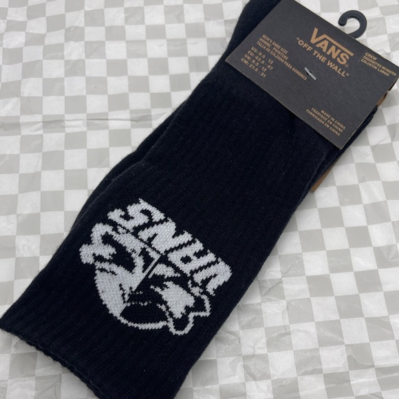 Vans Major Type Crew Socks (1 pair)
with jacquard art of a sinister skull - Picture 6 of 16